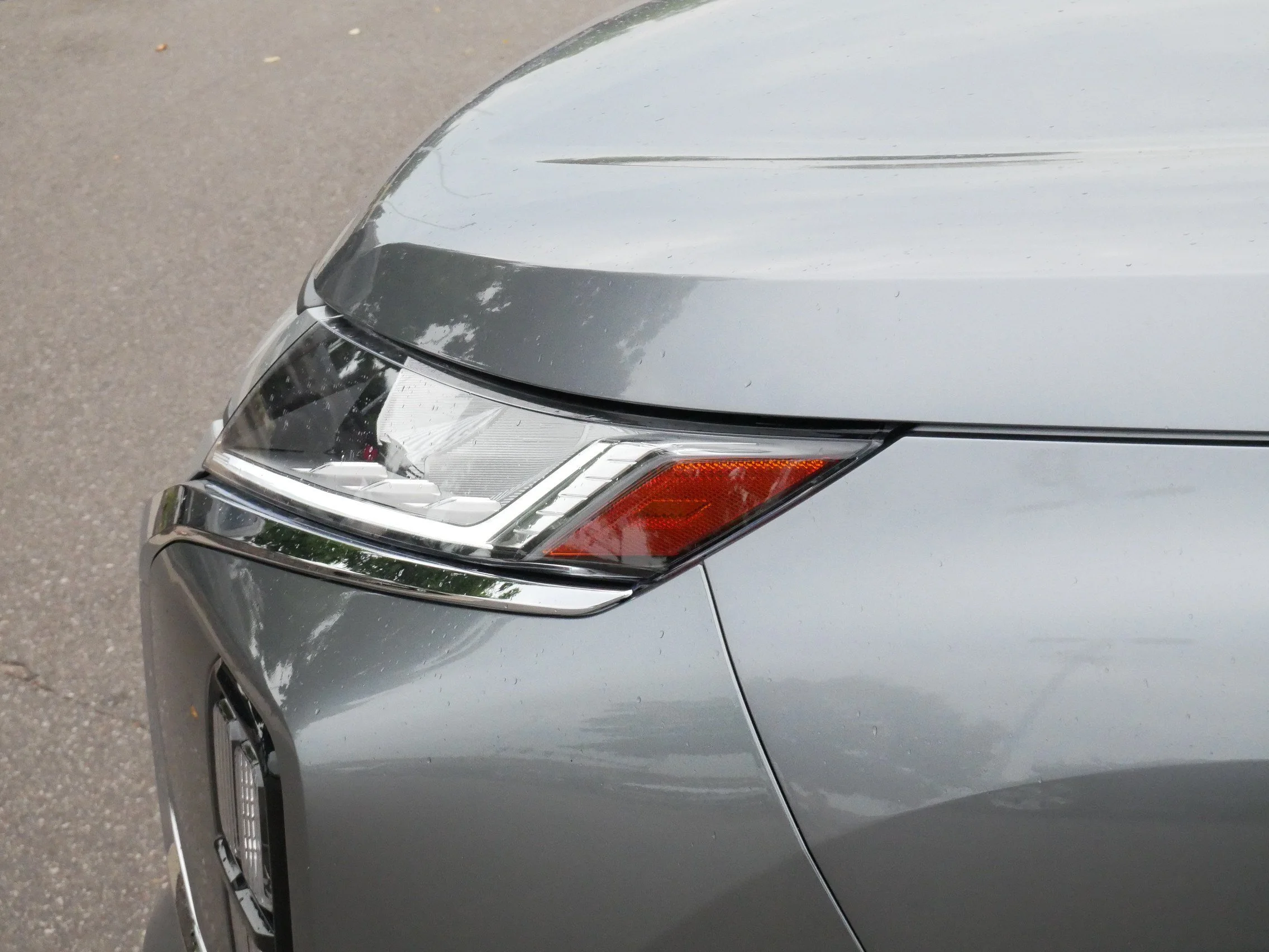 Used 2025 Mercury Gray Metallic Mitsubishi ES image 16
