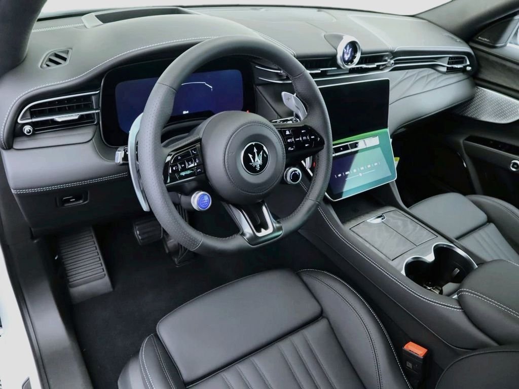 Used 2025 Bianco Astro Metallic Maserati Base image 9