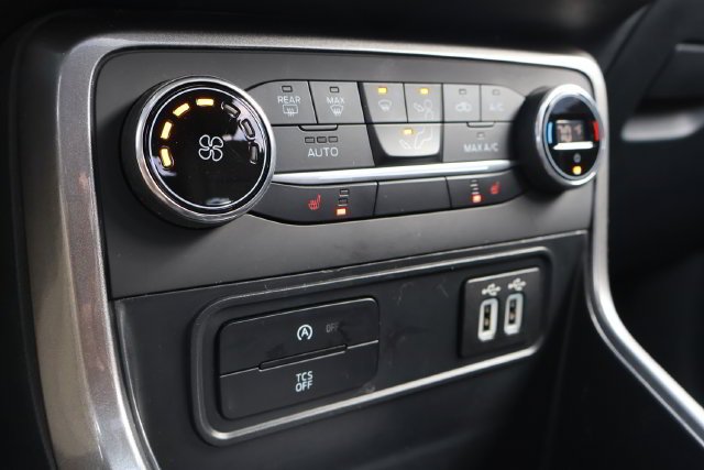Used 2019 Silver Ford SE image 11