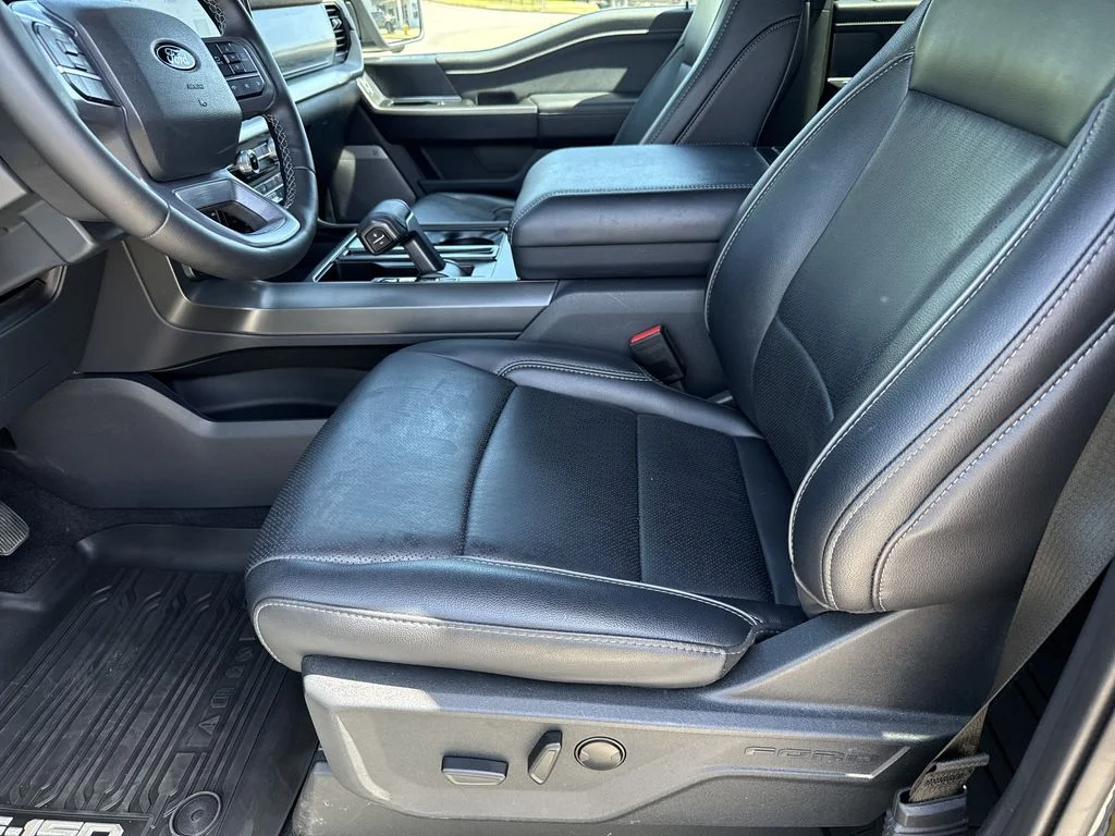 Used 2025 Blue Ford Lariat image 9