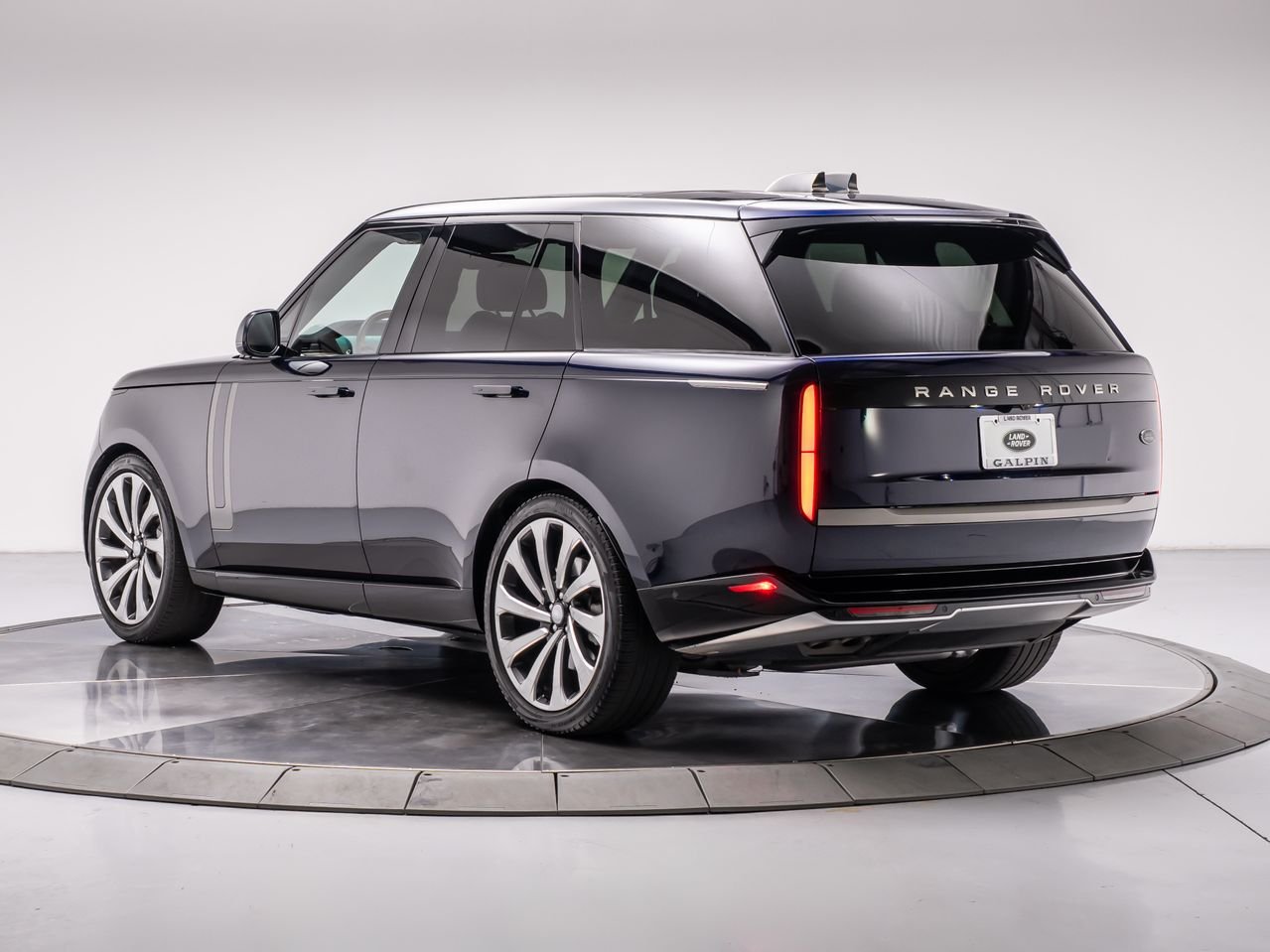 Used 2023 Portofino Blue Metallic Land Rover P530 SE image 3