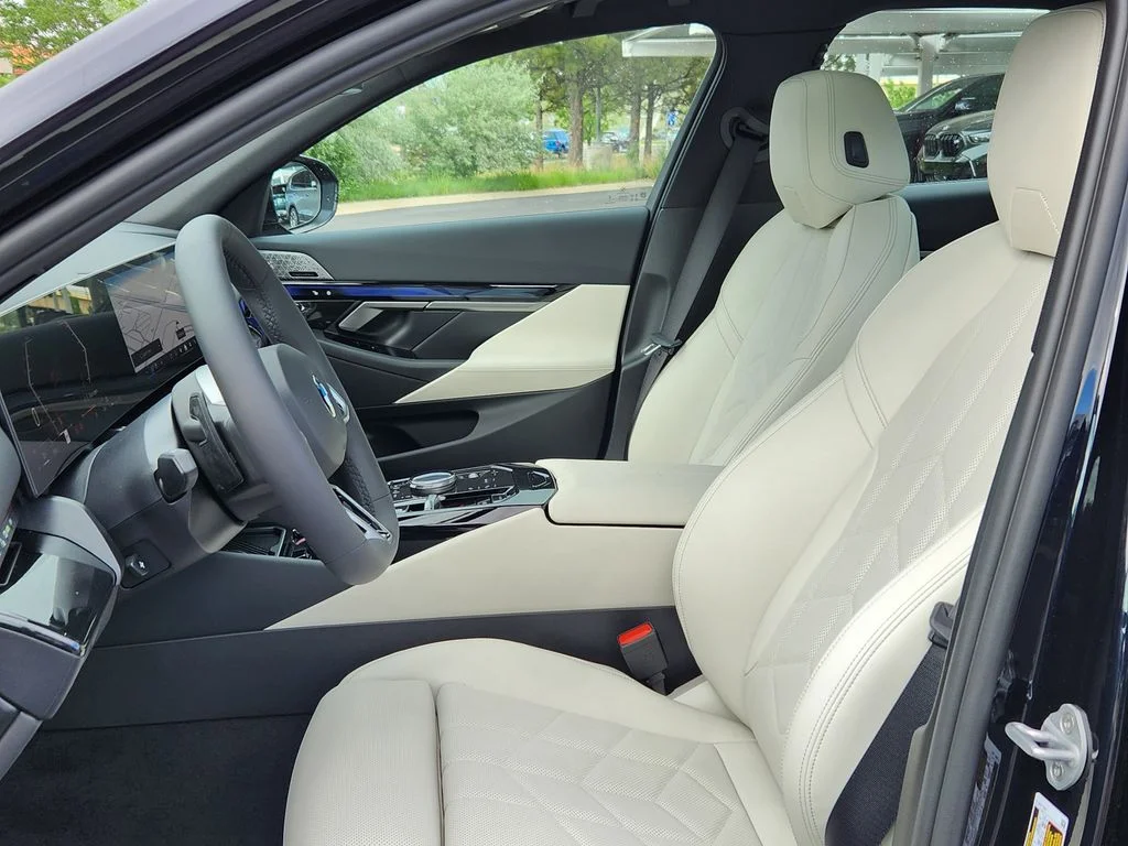 New 2027 Carbon Black Metallic BMW 530i xDrive image 10