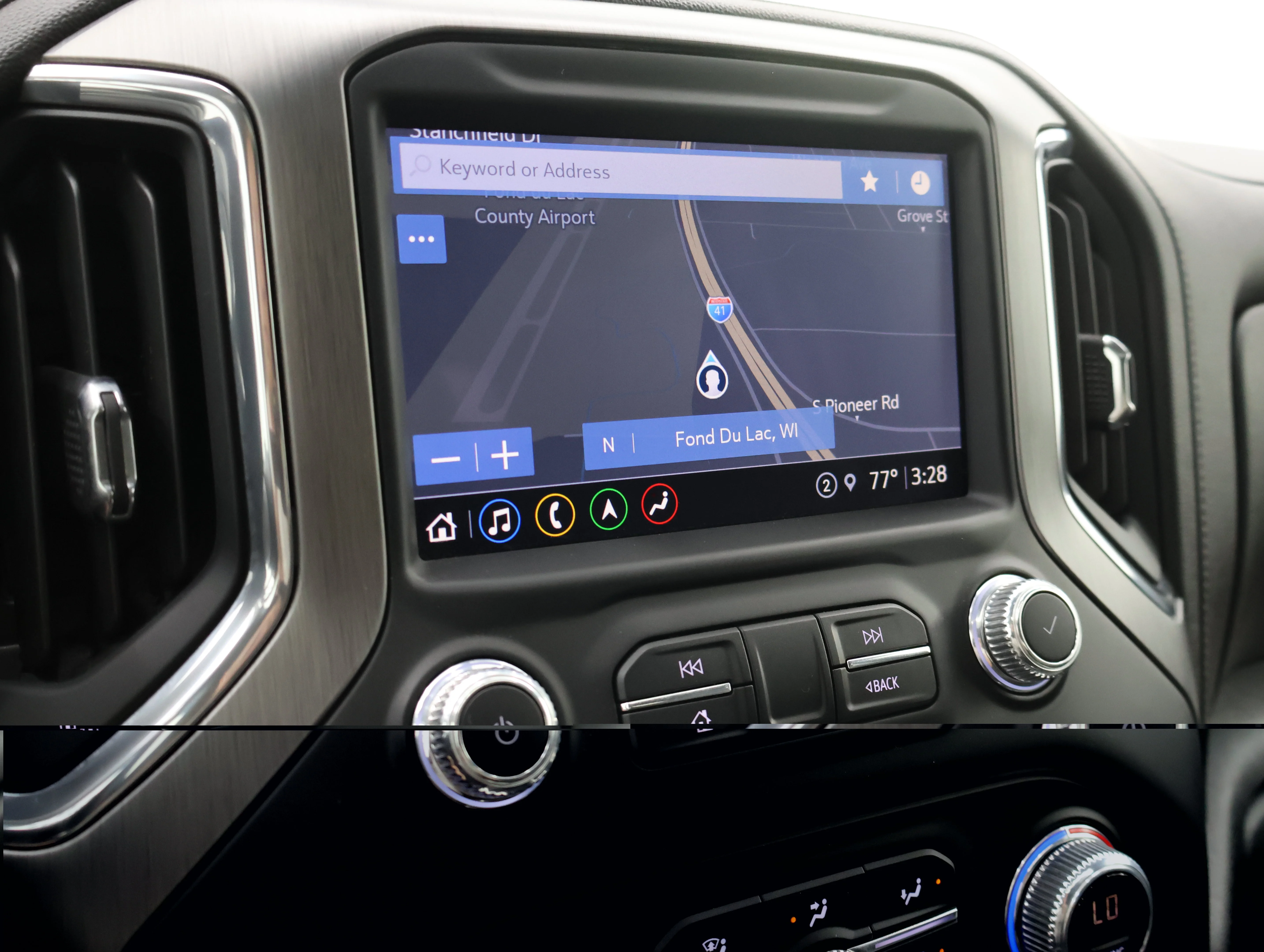 Used 2022 White Frost Tricoat GMC Denali image 11