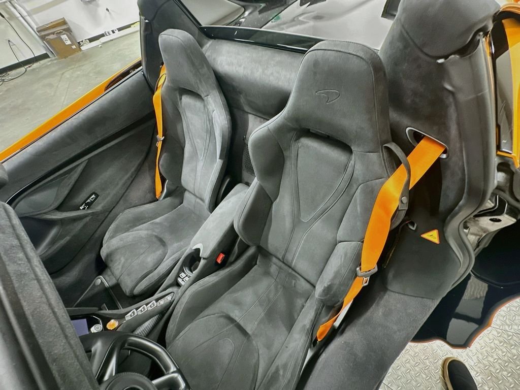 Used 2025  McLaren  image 5
