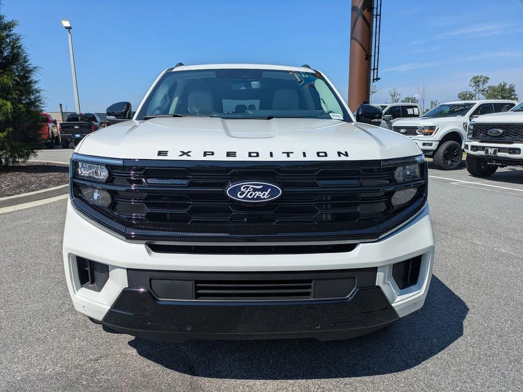New 2027 Star White Metallic Tri-Coat Ford Platinum image 9
