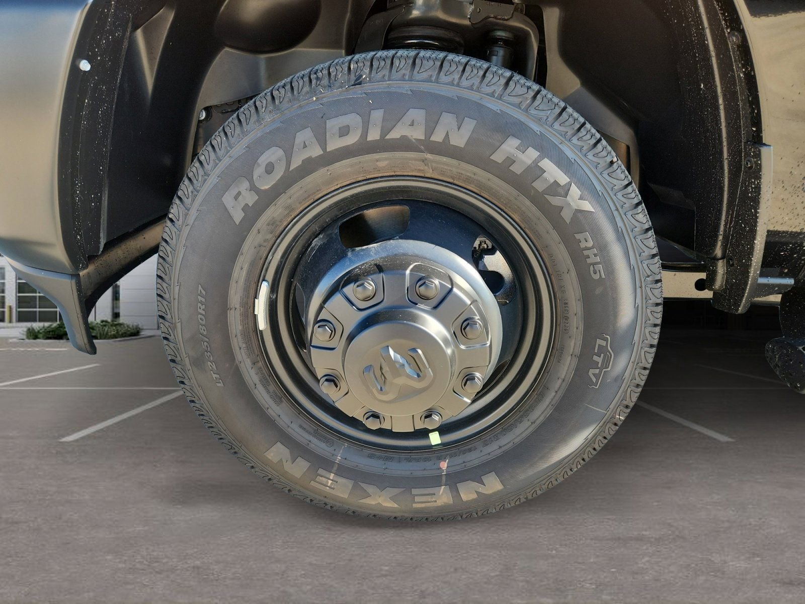 New 2026 Diamond Black Crystal Pearl-Coat Exterior Paint RAM Tradesman image 10