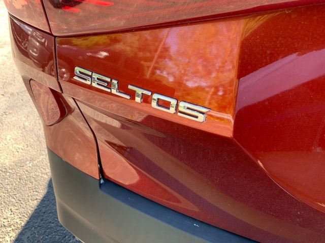 Used 2021 Orange Kia S image 7