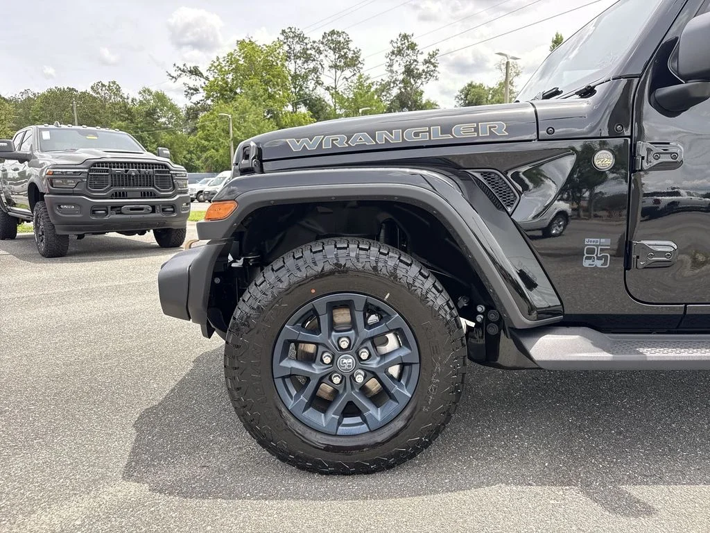 New 2026 Black Clear-Coat Exterior Paint Jeep  image 12