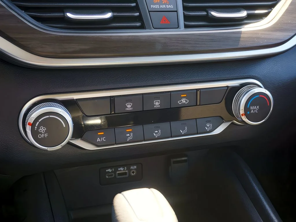 2025 Nissan Altima SV - Photo 30