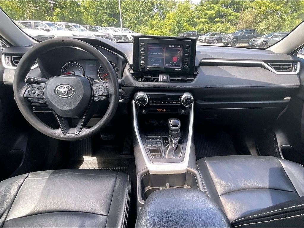 Used 2022 White Toyota XLE image 21