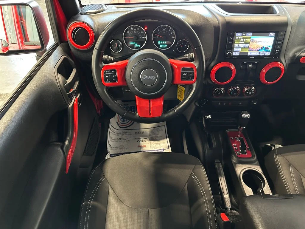 Used 2018 Red Jeep Sahara image 31