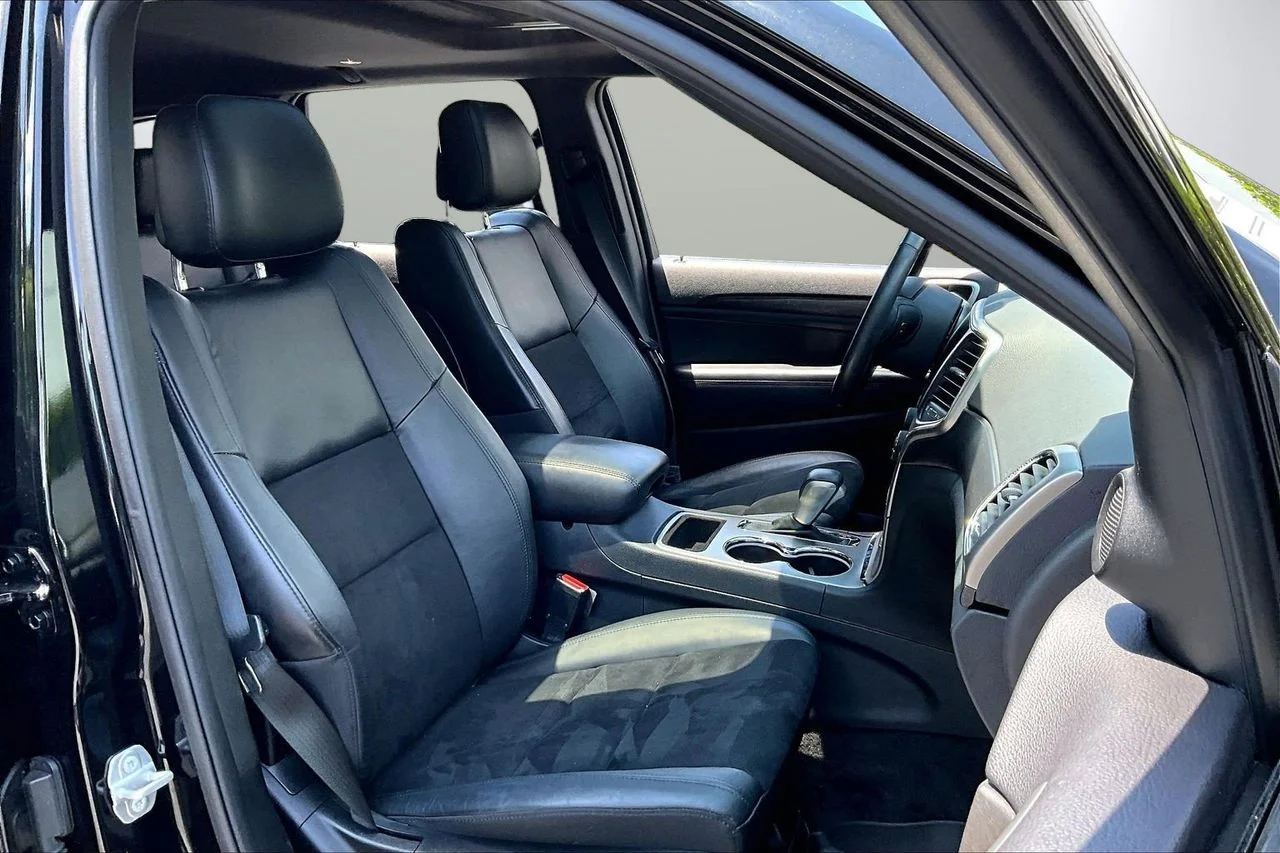 Certified Used 2018 Black Jeep Altitude image 24