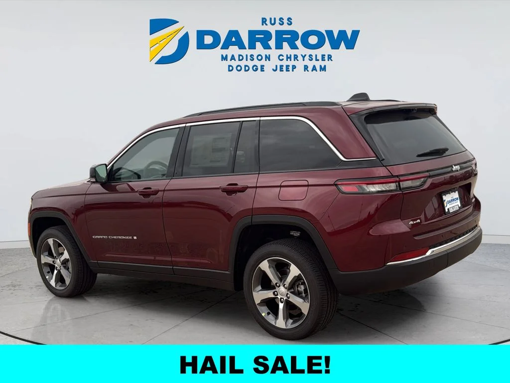 New 2025 Velvet Red Pearl-Coat Exterior Paint Jeep Limited image 3