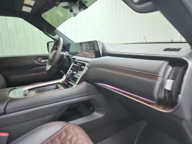 Used 2025 White Nissan Platinum Reserve image 39