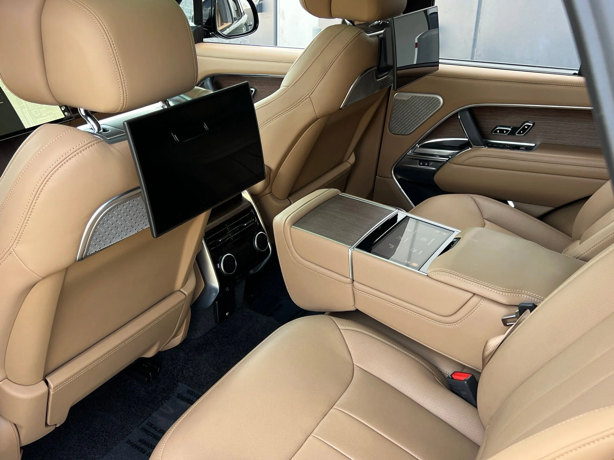 Used 2025  Land Rover Autobiography image 24