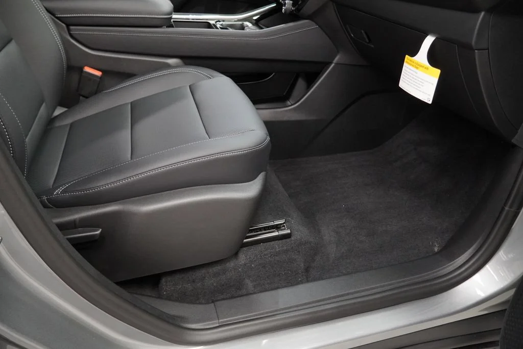 New 2027 Sterling Gray Metallic Chevrolet LT image 31