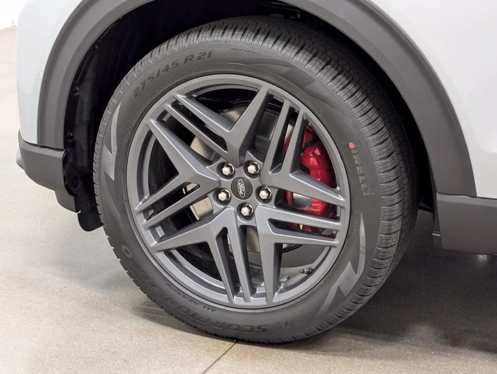 New 2027 Avalanche Gray Ford ST-Line image 2