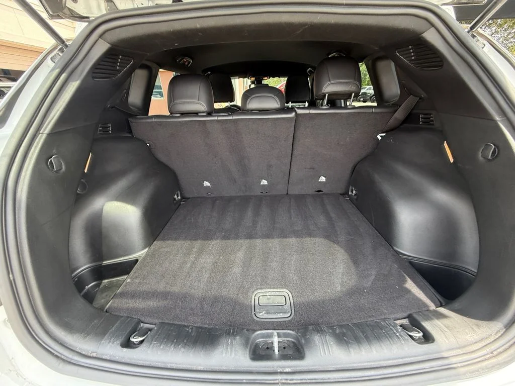 New 2026 White Jeep Latitude image 19