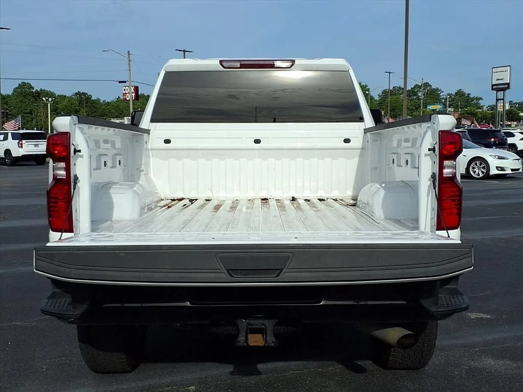 Used 2025 Summit White Chevrolet Custom image 22