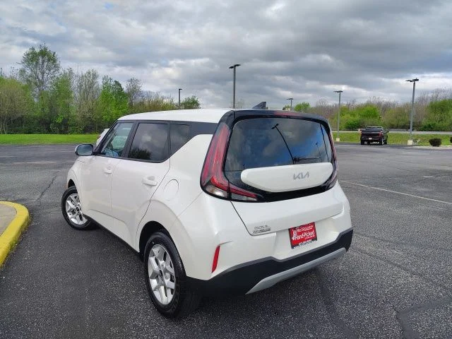 Used 2025 White Kia LX image 5