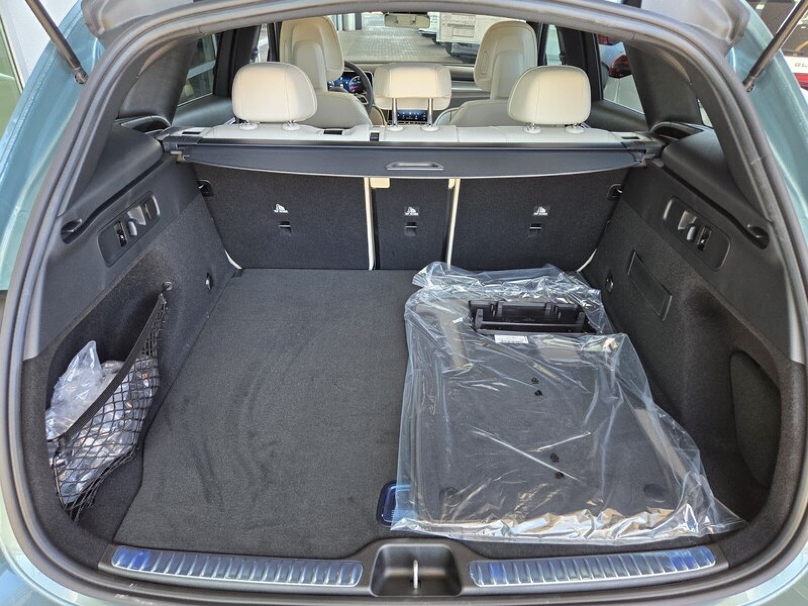 New 2026 Verde Silver Metallic Mercedes-Benz GLC 300 SUV image 15
