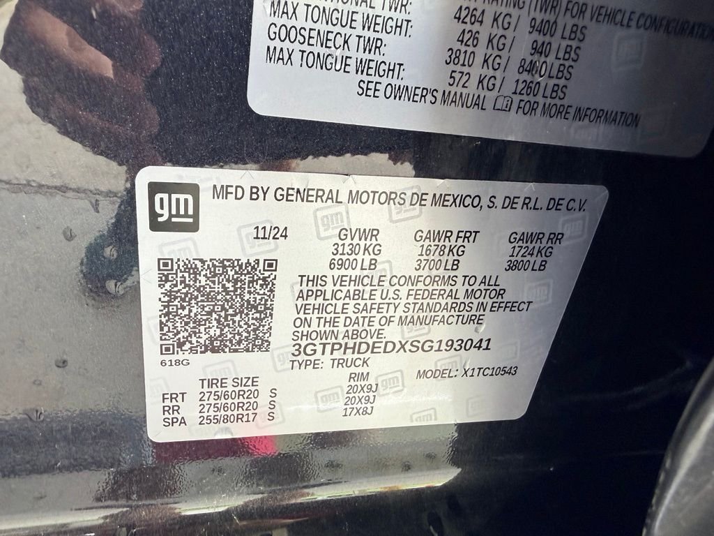 Used 2025 Silver GMC SLT image 42