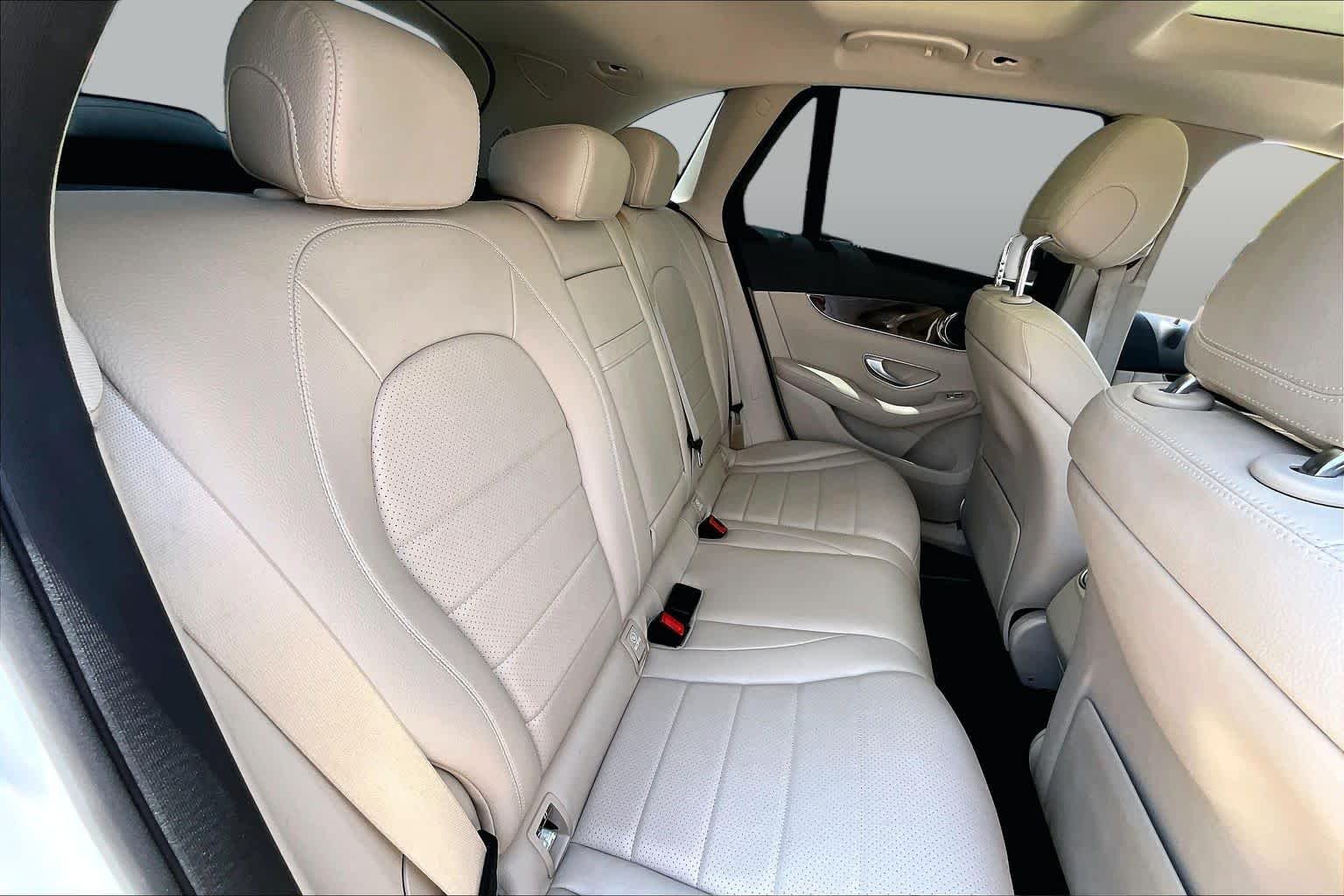 Used 2022 Polar White Mercedes-Benz GLC 300 image 18