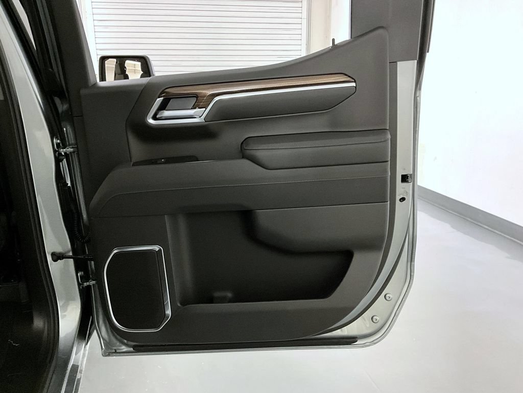 New 2026 Sterling Gray Metallic Chevrolet LT (2FL) image 17