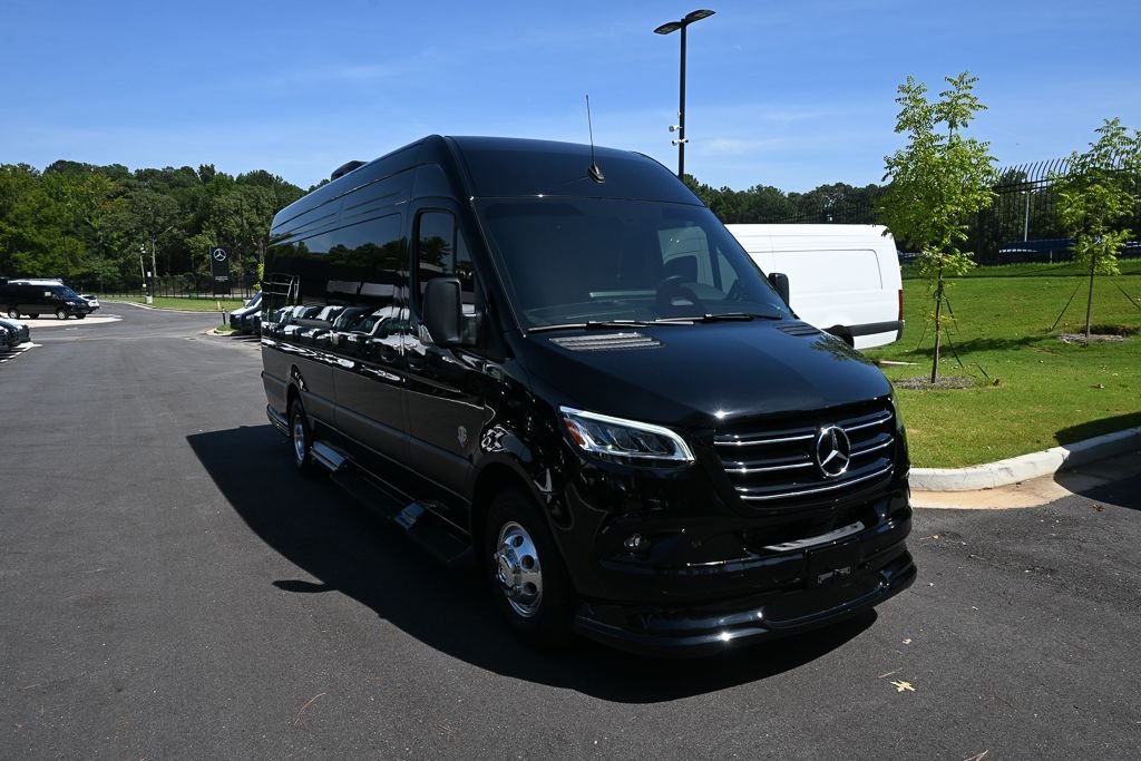 Used 2025 Black OG Luxury Coach VCB10OB image 24