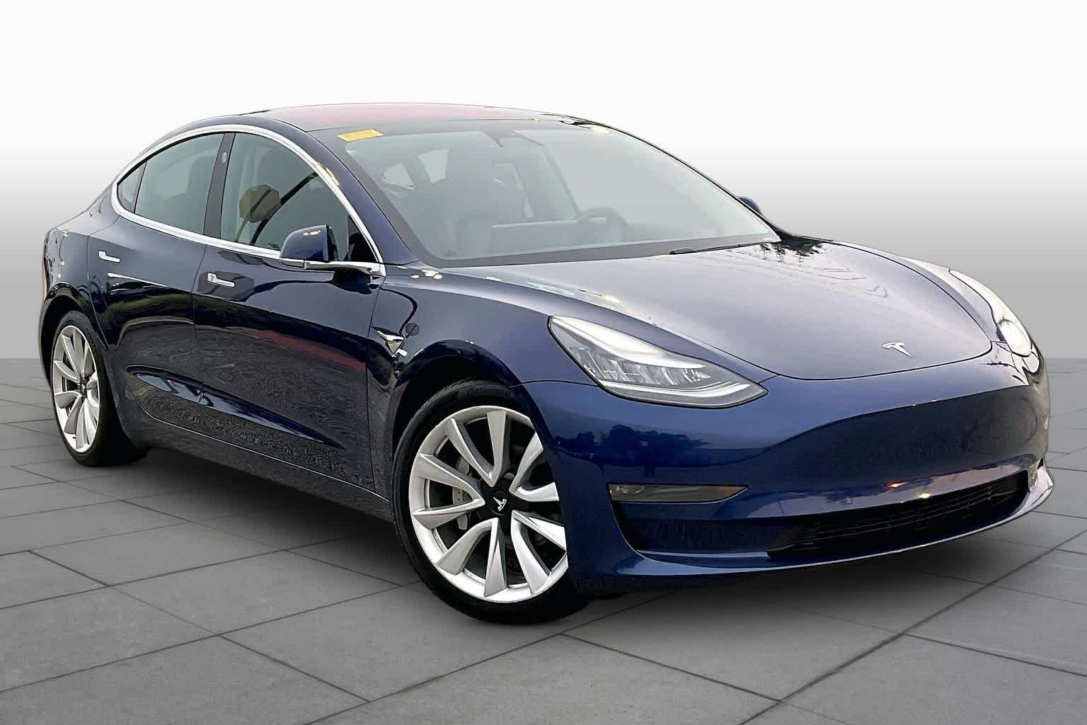 Used 2018 Deep Blue Metallic Tesla Long Range Battery image 2