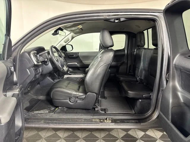 Used 2019 Gray Toyota SR5 image 14