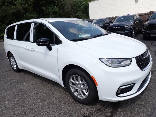 New 2025 Bright White Clear-Coat Exterior Paint Chrysler Select image 9