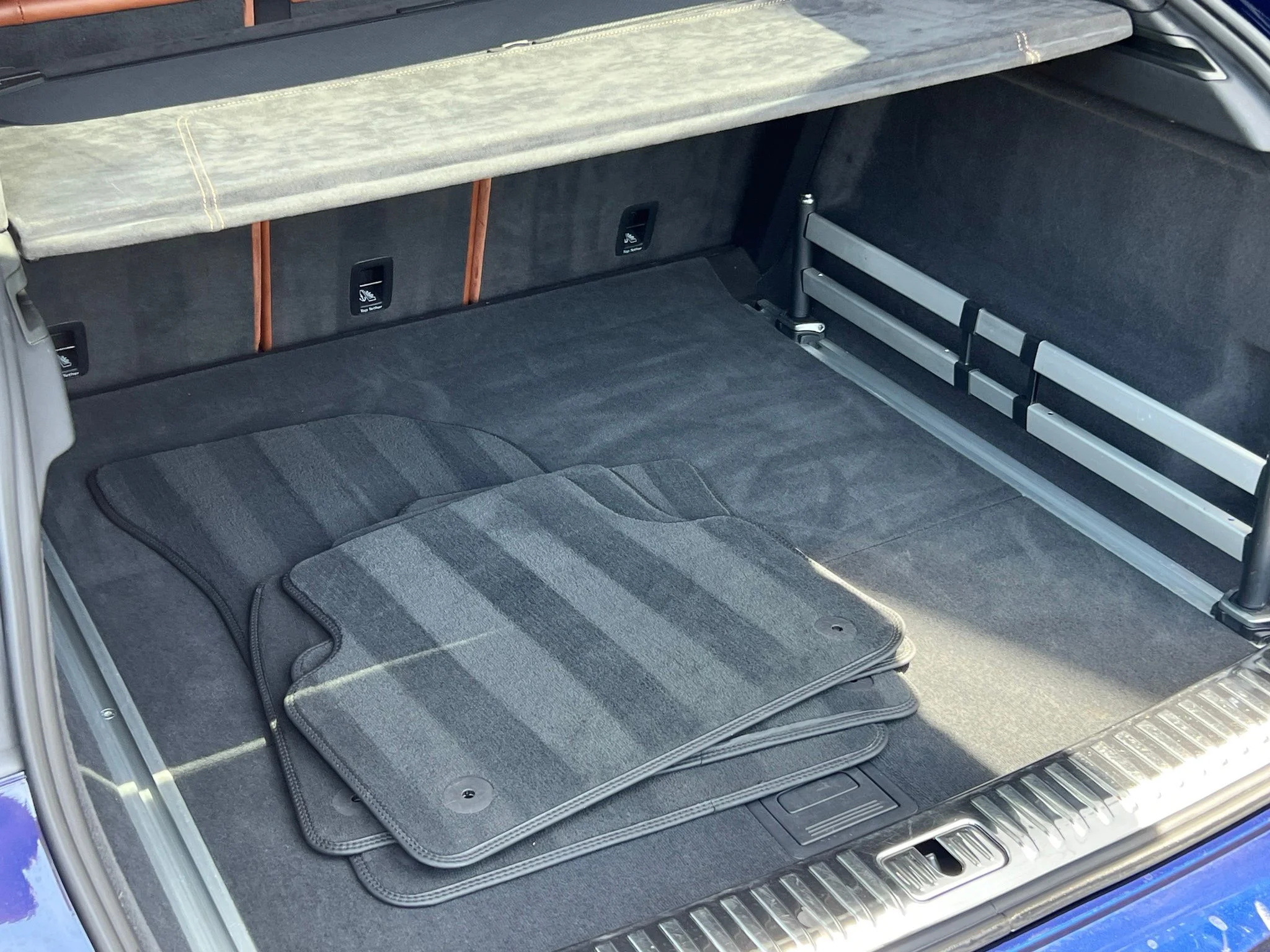 Used 2019 Blue Lamborghini Base image 19