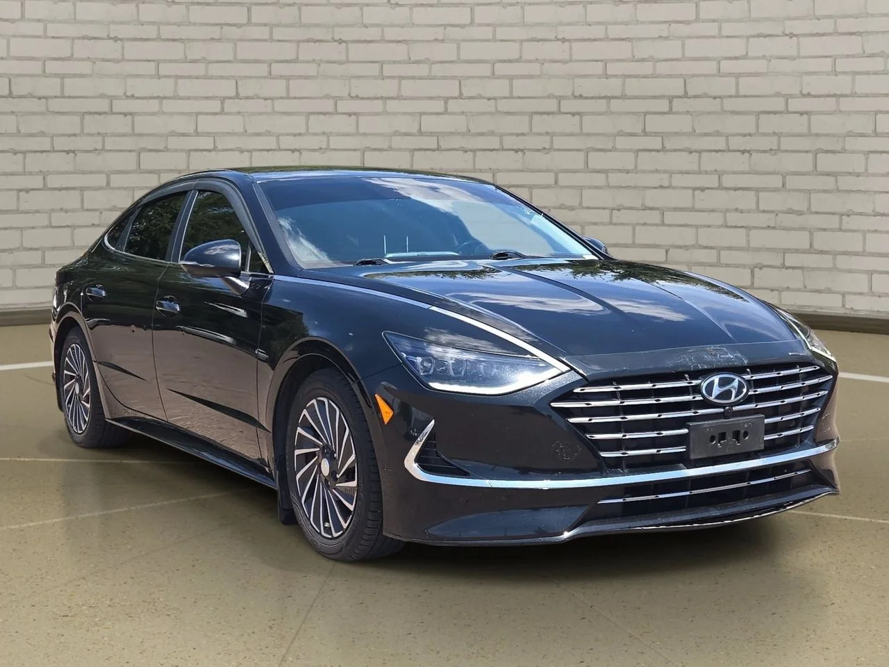 Used 2022 Nocturne Black Hyundai Limited image 2