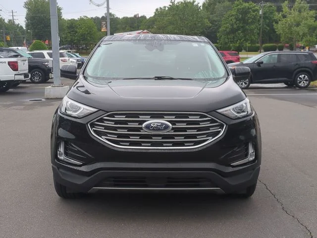 Used 2022 Black Ford SEL image 16