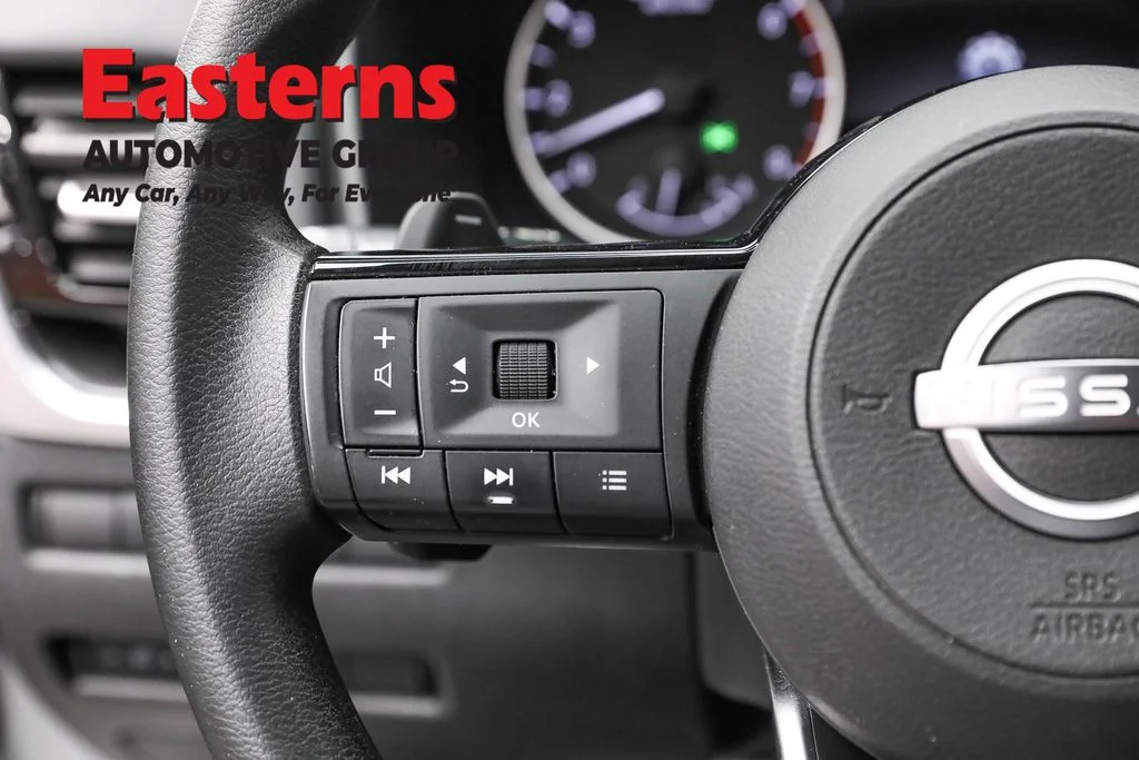 Used 2022 Silver Nissan SV image 15