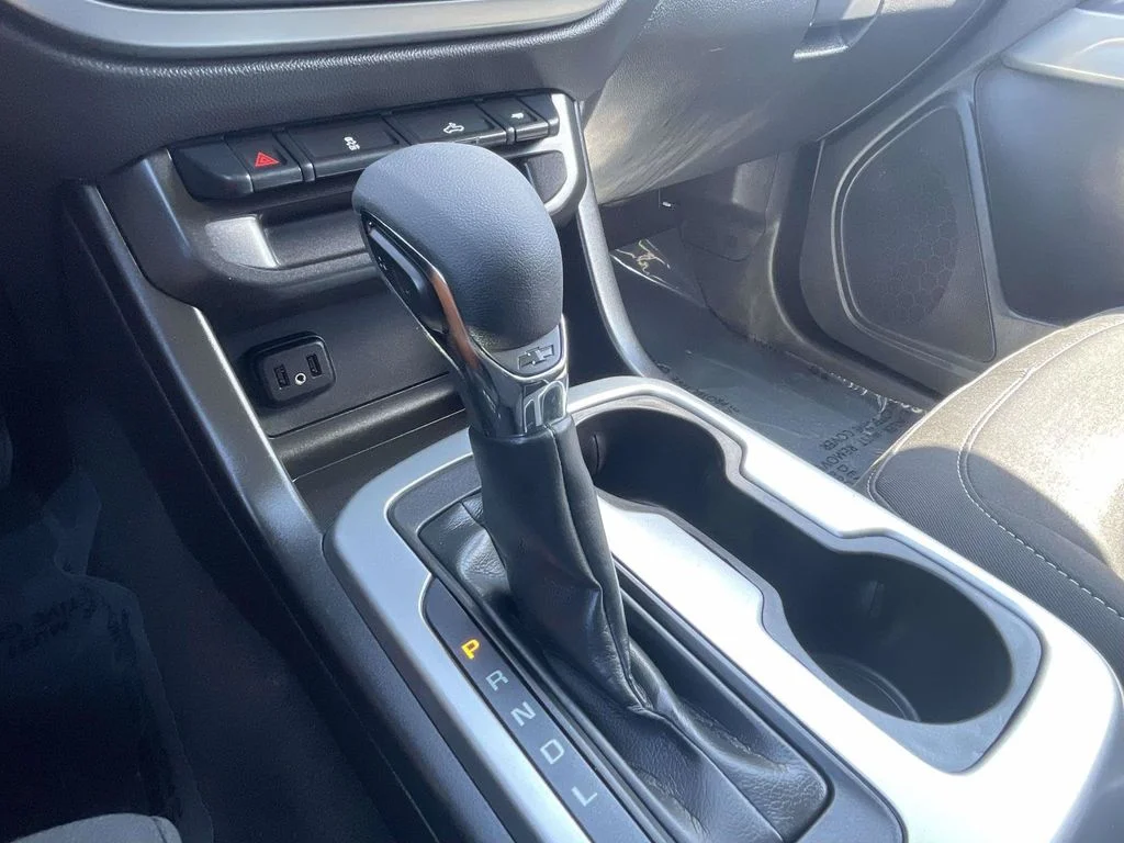 Used 2022 White Chevrolet LT image 40
