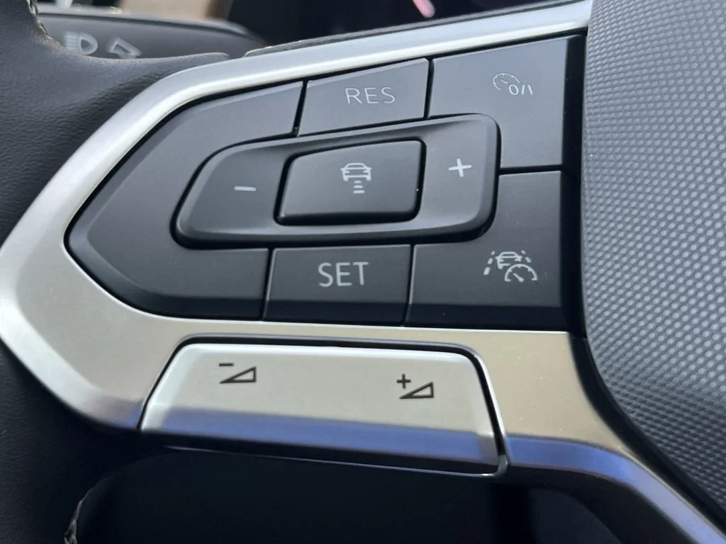 New 2026 Green Volkswagen 2.0T SE w/Technology image 31