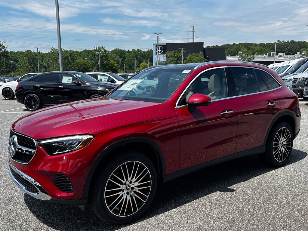 New 2026 MANUFAKTUR Patagonia Red Metallic Mercedes-Benz GLC 300 image 4