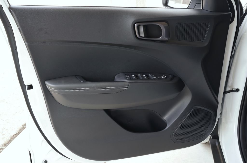 New 2026 Lunar White w/Black Roof Hyundai SEL image 25