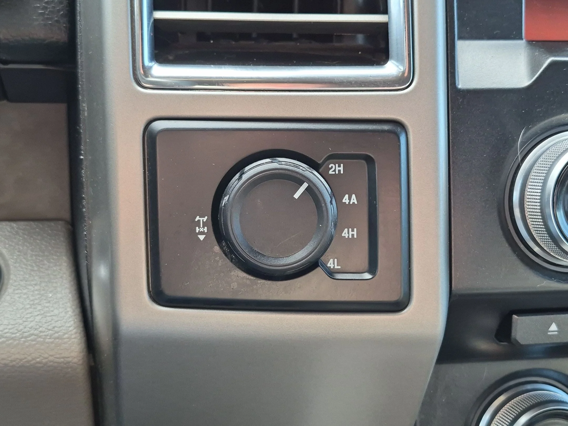 Used 2015 Ingot Silver Ford Lariat image 21