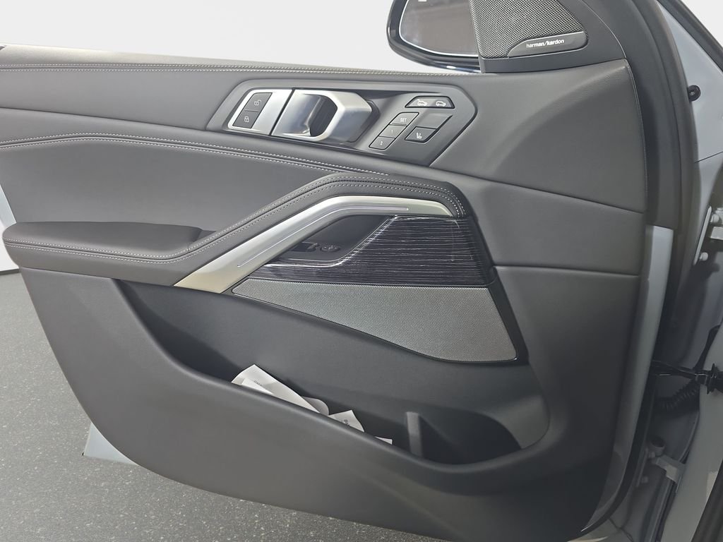 New 2027 Brooklyn Grey Metallic BMW xDrive40i image 27