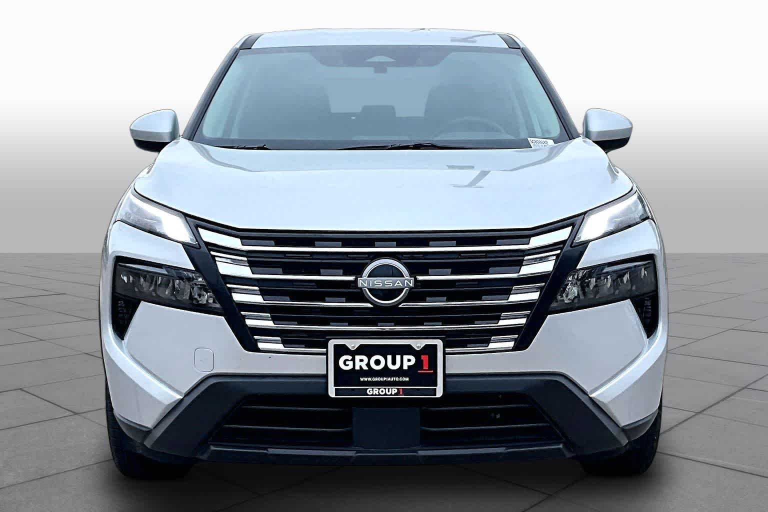 Used 2025 Brilliant Silver Metallic Nissan SV image 4