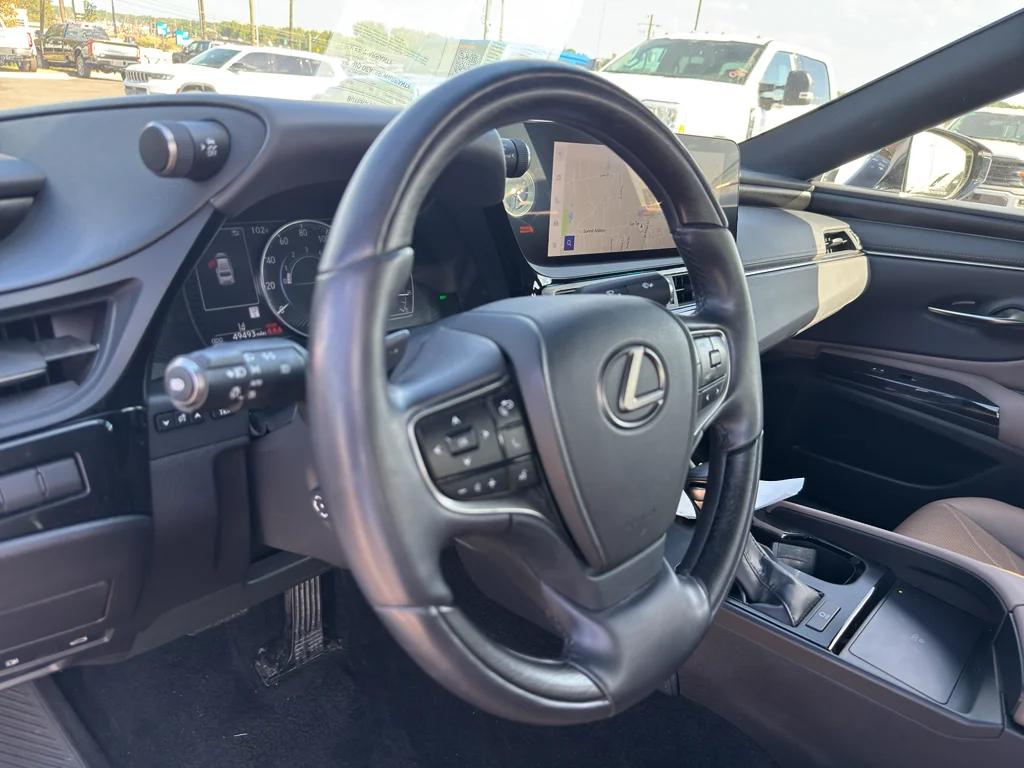 Used 2023 Eminent White Pearl Lexus Luxury image 12