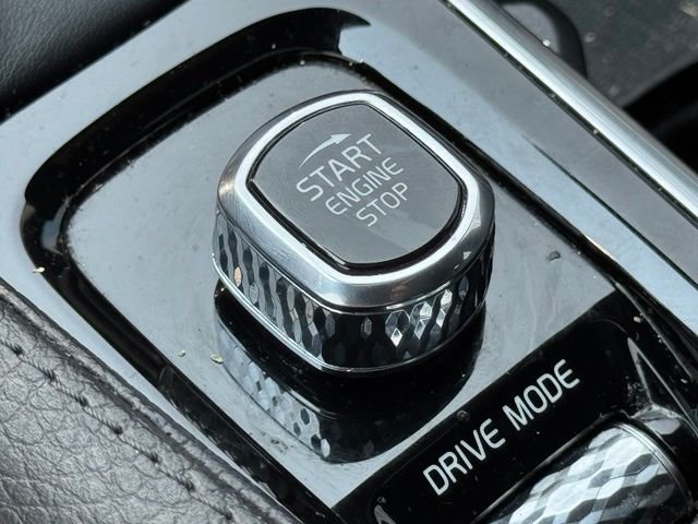 Used 2020 Black Volvo T6 Momentum image 27