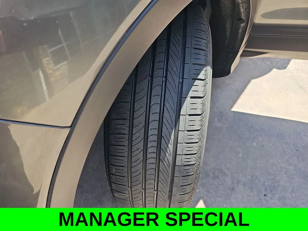Used 2019 Gray Ford SEL image 34