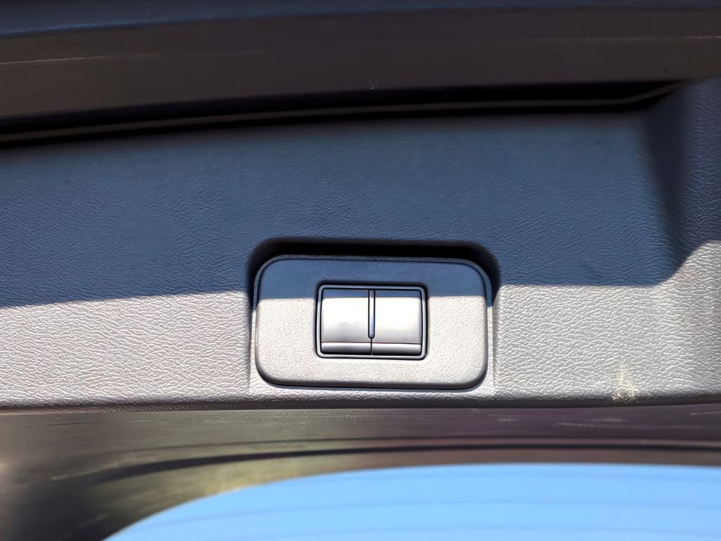 2024 Nissan Rogue SV photo 3