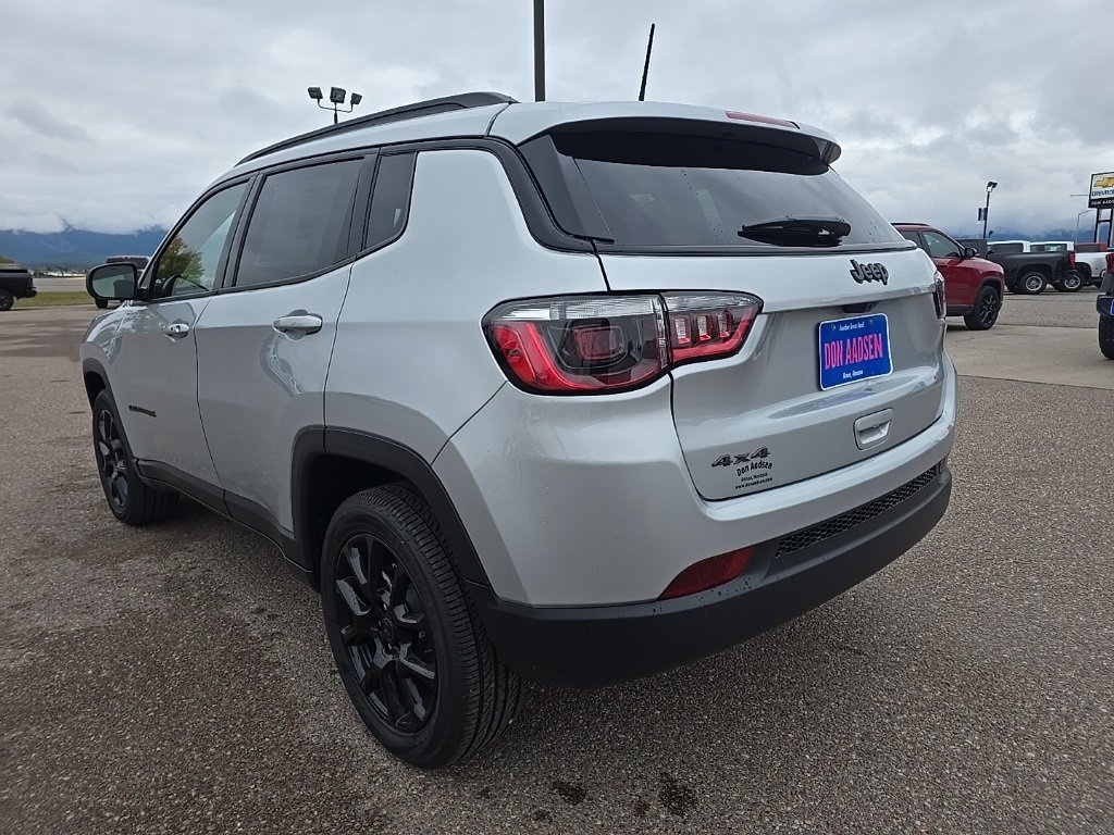 2026 Jeep Compass Latitude photo 4