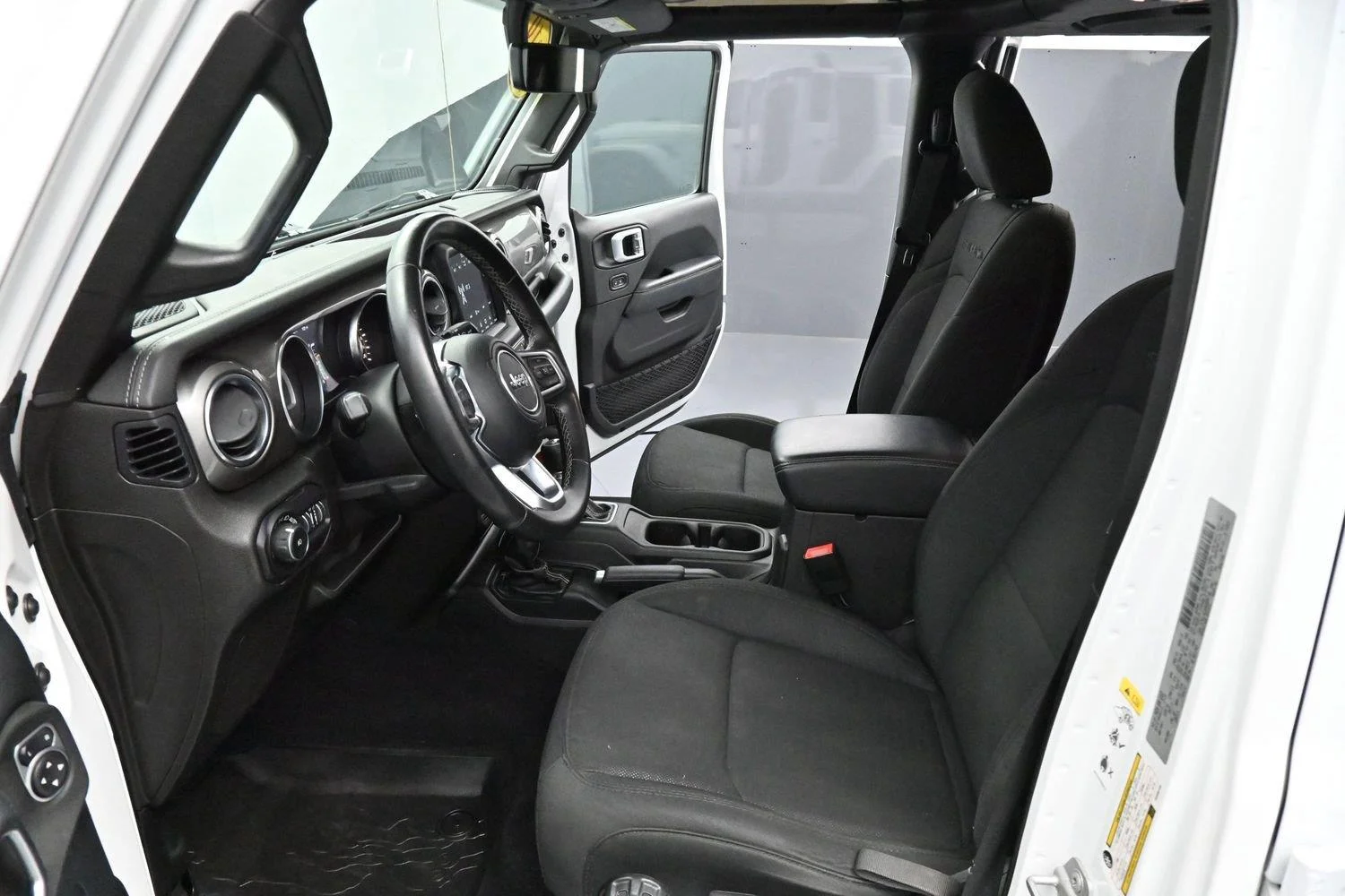 Used 2019 Bright White Clearcoat Jeep Sahara image 12