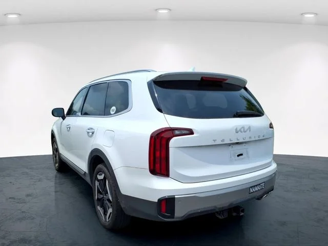 Used 2025 White Kia S image 17
